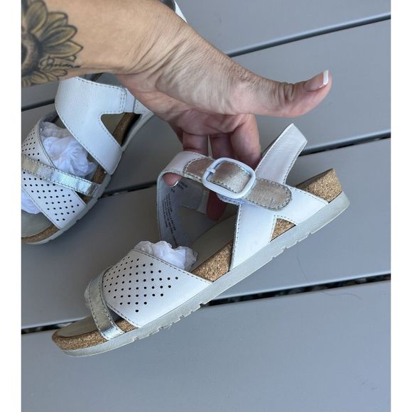 Earth linden laguna leather sandals - size 6 - white/silver - Picture 5 of 10